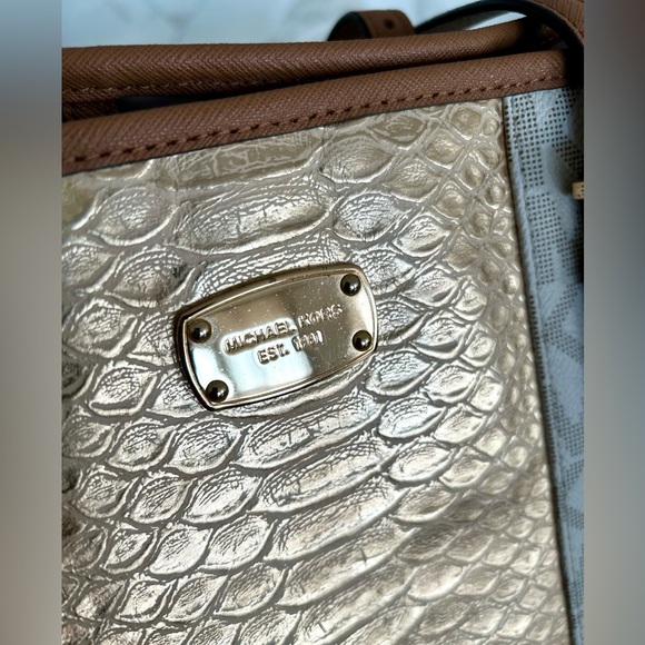 Michael Kors Large Jet Set Tote with Gold Python Embossing - Picture 2 of 15